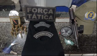 Moto-Patrulhamento prende suspeitos por poste ilegal de arma em Corrente