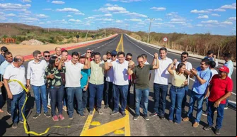 Rafael Fonteles inaugura aeródromo e estradas em Canto do Buriti