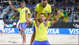 Edson Hulk e Bruno Xavier comemoram após gol na Copa do Mundo