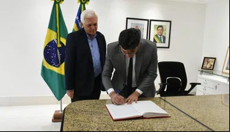 Rafael Fonteles transmite cargo para Themístocles Filho e segue para Holanda