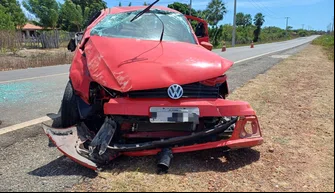 Motorista fica ferido após carro capotar na BR 402 em Luís Correia