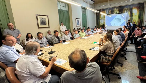 Silvio Mendes reúne secretariado para discutir sobre finanças