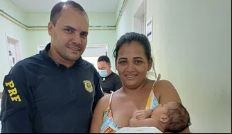 Agente da PRF salva bebê