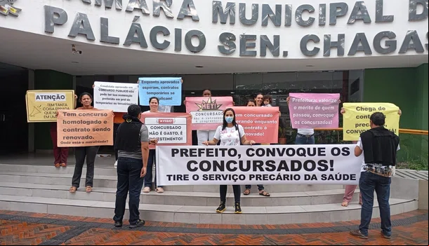 Aprovados no concurso da FMS protestam em frente à Câmara de Teresina
